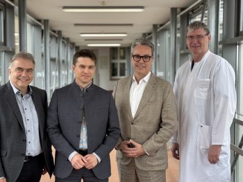 Hans-Dieter Weigardt (Geschäftsführer), PD Dr. Fabian Dusse (Direktor Klinik für Anästhesie, Intensivmedizin & Schmerztherapie), Prof. Dr. Kai Singbartl (Ärztlicher Direktor) und Dr. Andreas Grundmeier (stellv. Ärztlicher Direktor)